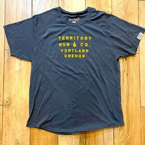 Territory Run Co All Day tee, size large